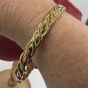 VINTAGE MONET CLASSIC GOLD TONE BANGLE Weave Braided Heavy BRACELET Medium